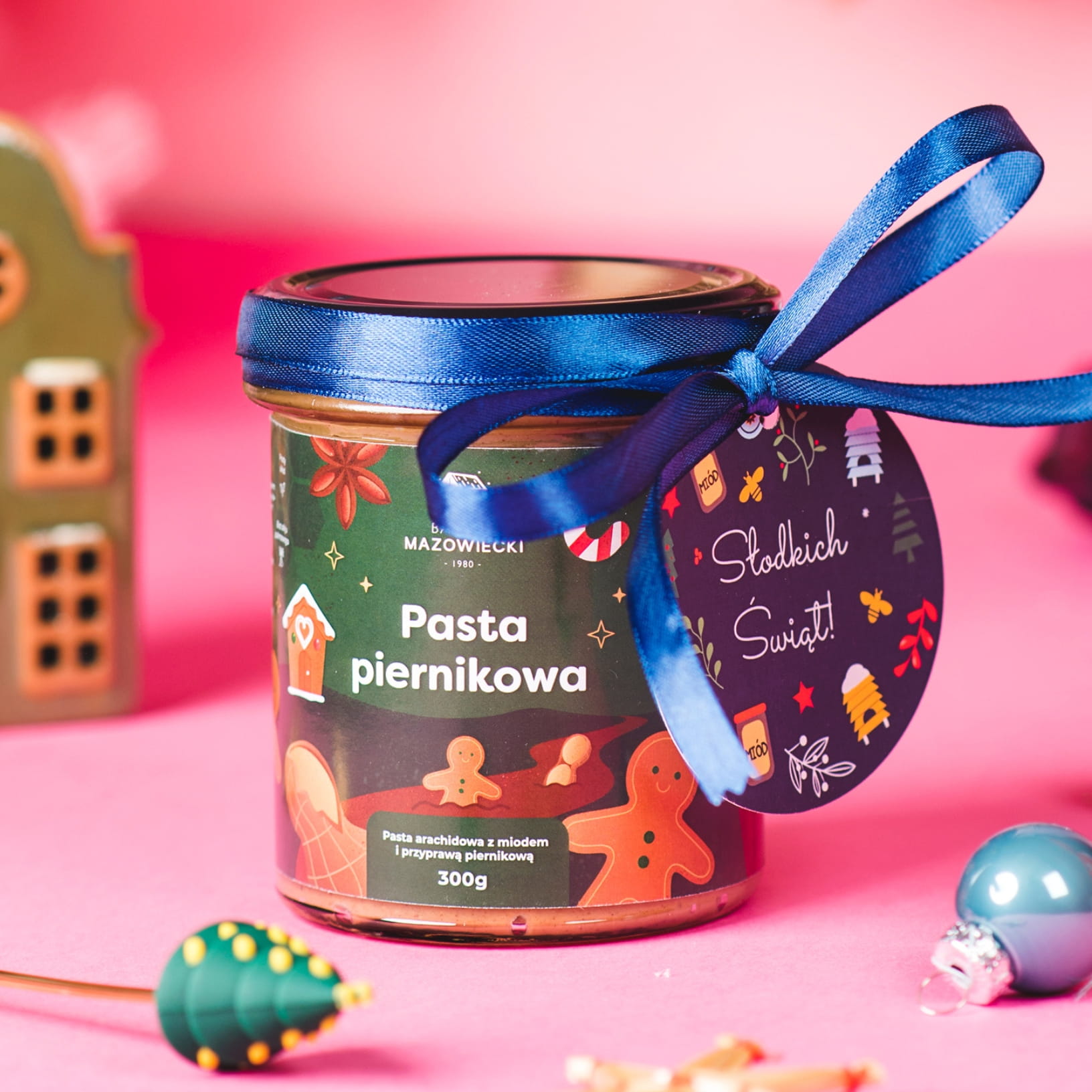 Świąteczna pasta piernikowa z biletem i wstążką